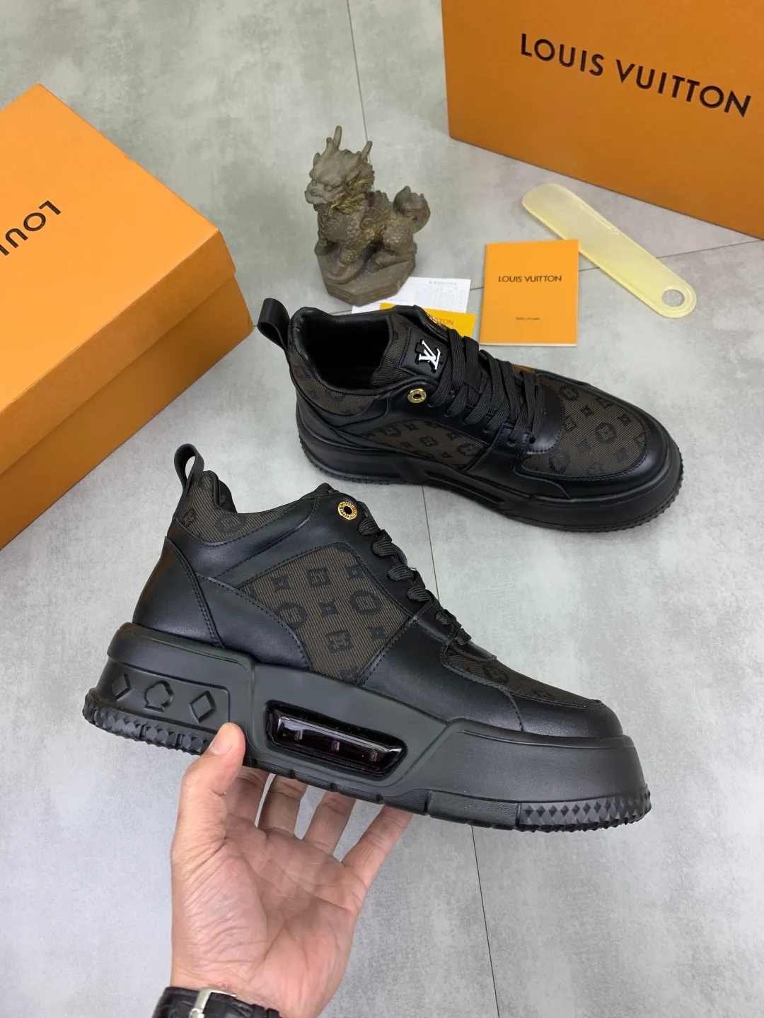 Men's men's shoes 💰P440 new style 💶【LOUIS VUITTON) new high top🍀LV Louis Vuitton *—— LV classic high top trendy shoes! Made of imported original soft calfskin, water-dyed pigskin lining. Original wear-resistant rubber outsole! High quality products! Code number: 38-44 Color: 3️⃣ colors available